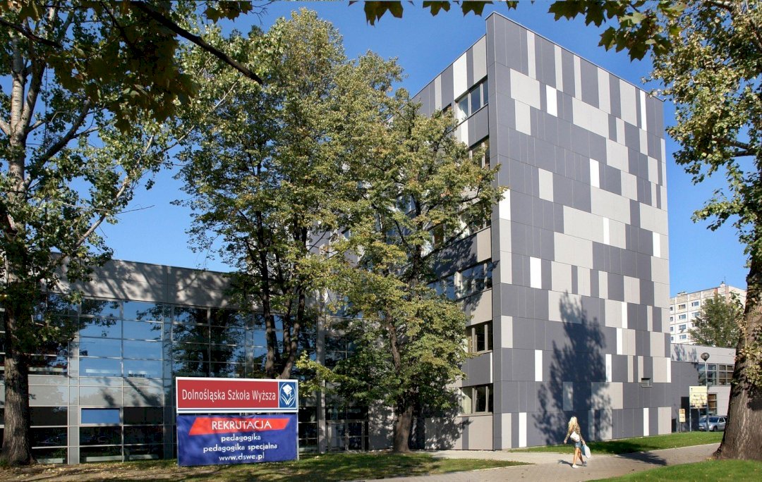 Фоновое изображение Нижнесилезскго Университета во Вроцлаве