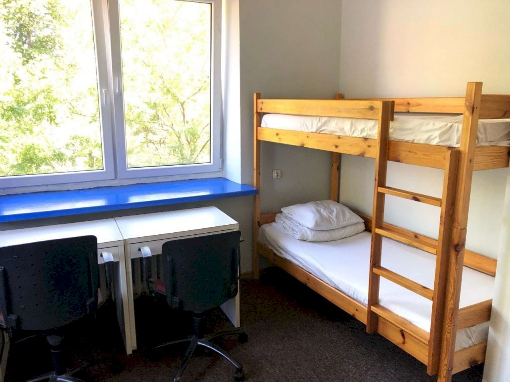 Як виглядають кімнати в гуртожитку Student House Kazimierzowska в Варшаві - кімната №10