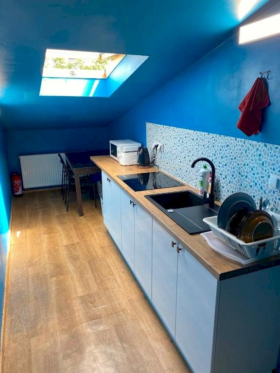 Як виглядають кімнати в гуртожитку Student House Kazimierzowska в Варшаві - кухня №13