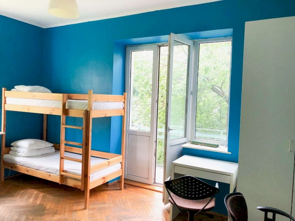 Як виглядають кімнати в гуртожитку Student House Kazimierzowska в Варшаві - кімната №9