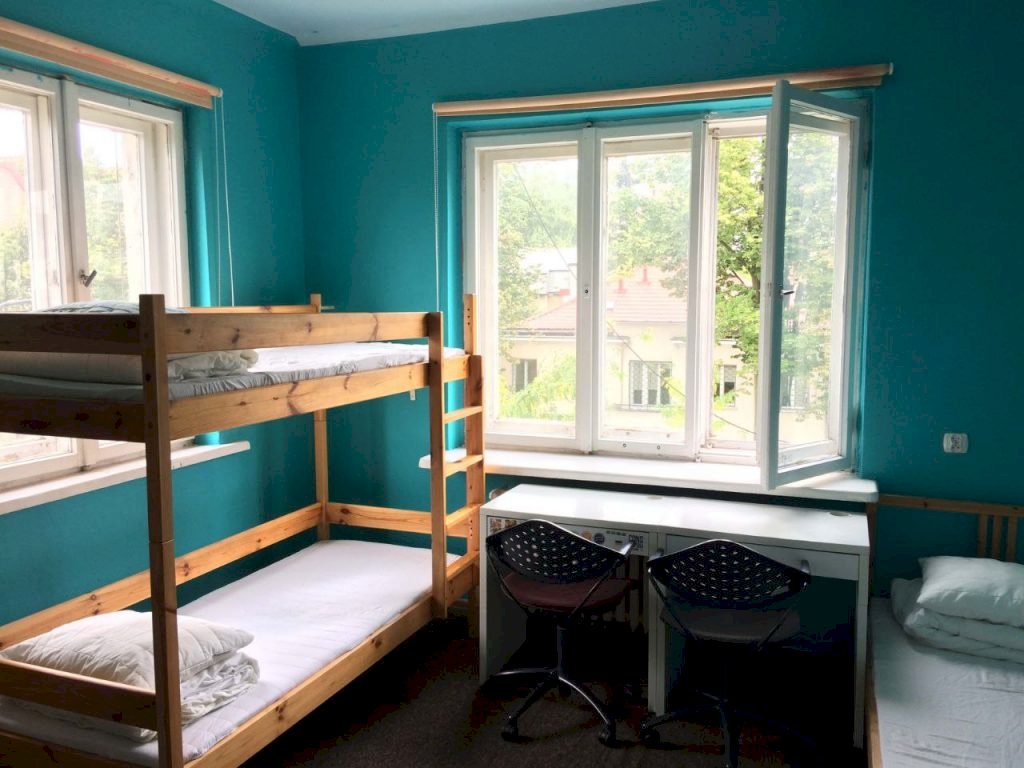 Як виглядають кімнати в гуртожитку Student House Kazimierzowska в Варшаві - кімната №7