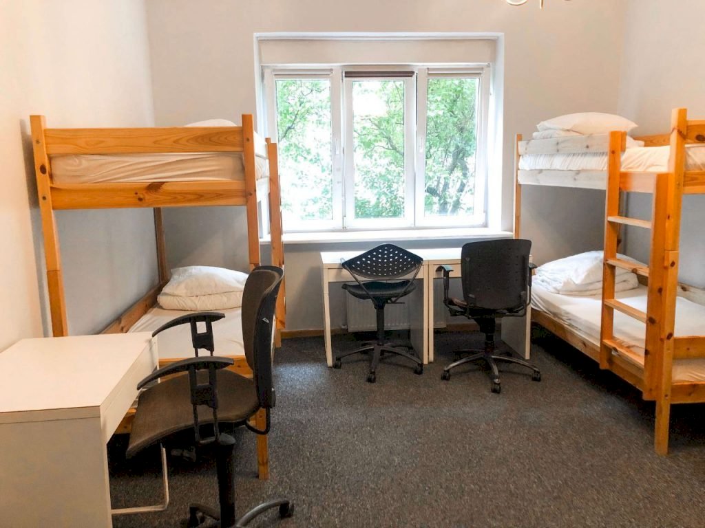 Як виглядають кімнати в гуртожитку Student House Kazimierzowska в Варшаві - кімната №10